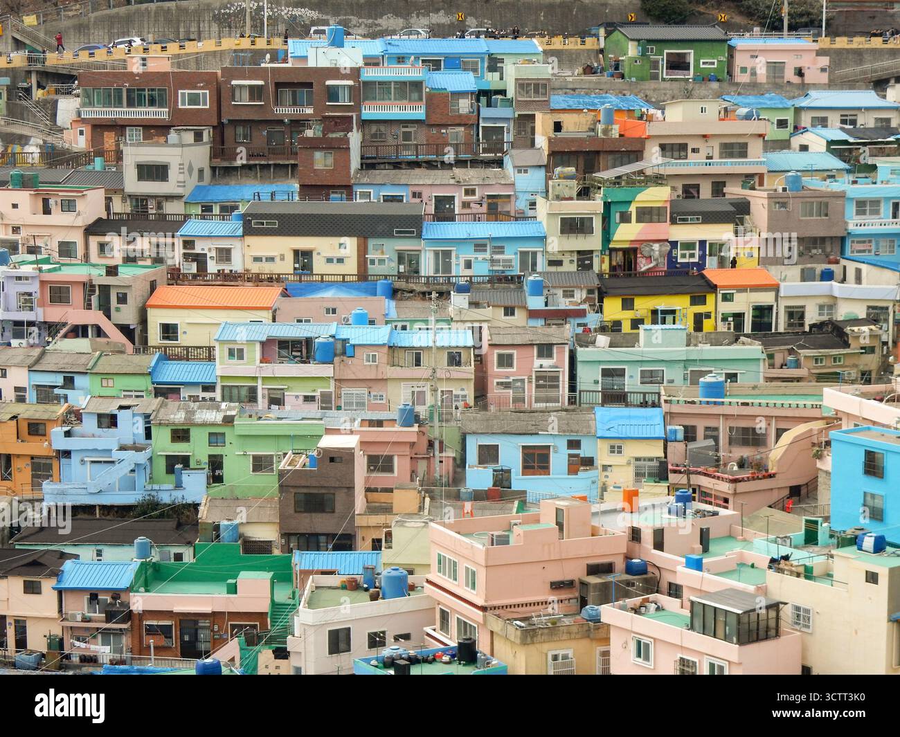 Häuser und Dächer des Gamcheon Culture Village in Busan, Südkorea Stockfoto