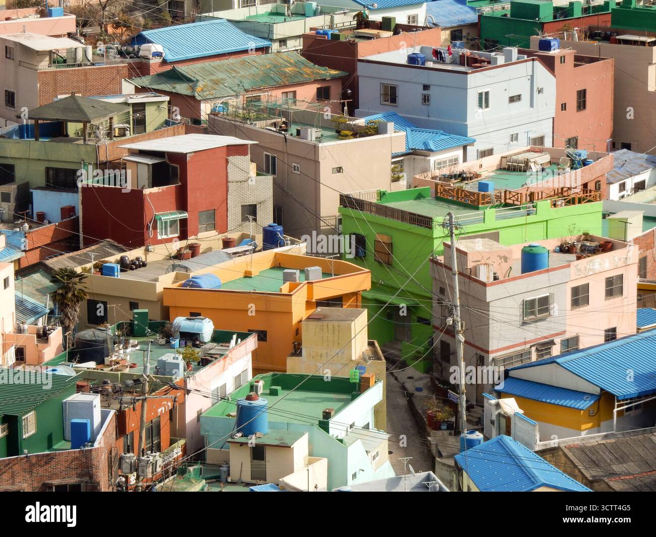 Die bunten Häuser und Gebäude des Gamcheon Culture Village in Busan, Südkorea Stockfoto
