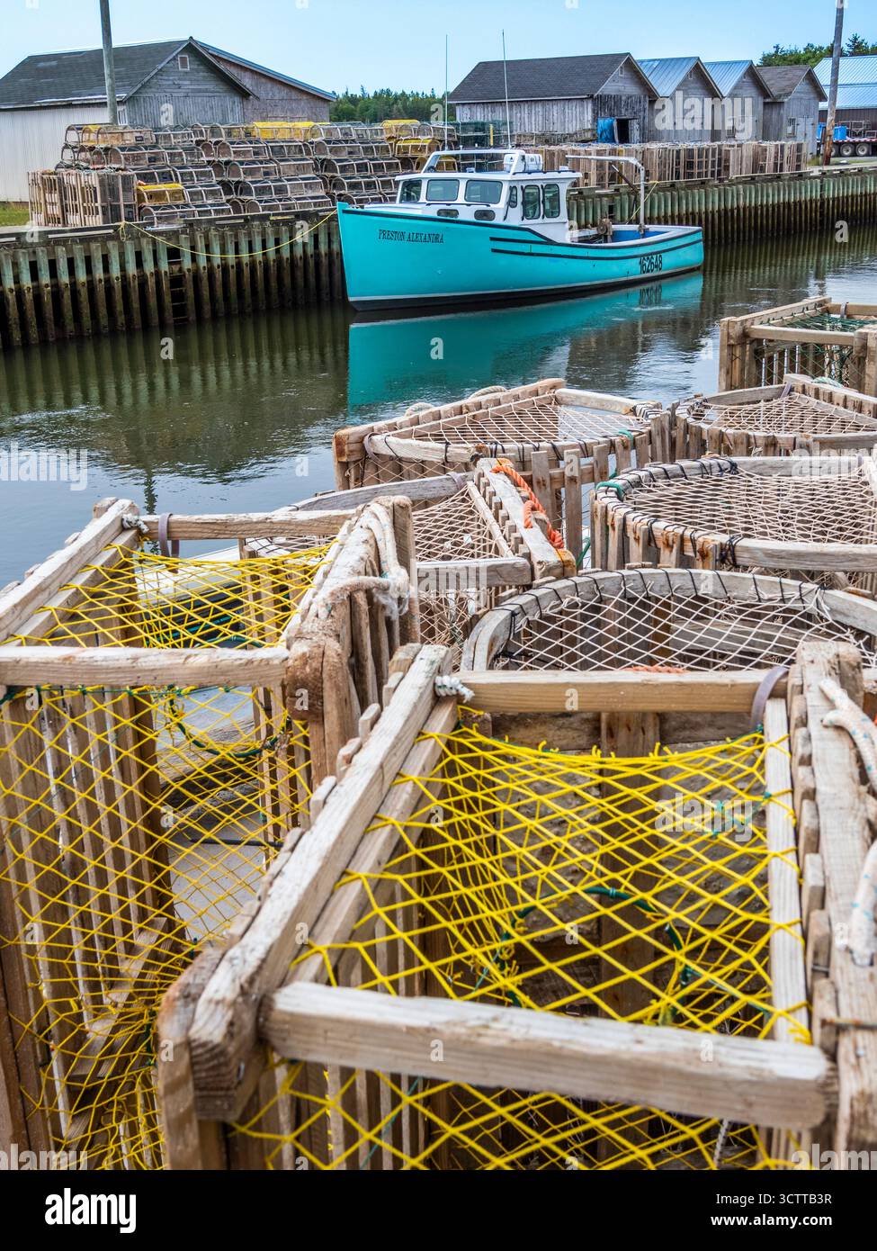 Hummerfallen auf dem Dock am Launch Pond, auch bekannt als Launch Harbour auf Prince Edward Island Kanada Stockfoto