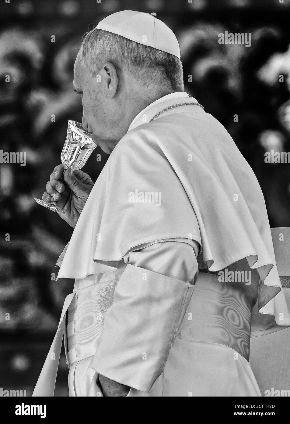 Oktober 2025. Vatikanstadt - PAPST LEO XIV. Während seiner wöchentlichen Generalaudienz auf dem Petersplatz im Vatikan. © EvandroInetti Via ZUMA Wire (Foto: © Evandro Inetti/ZUMA Press Wire) NUR REDAKTIONELLE VERWENDUNG! Nicht für kommerzielle ZWECKE! Stockfoto