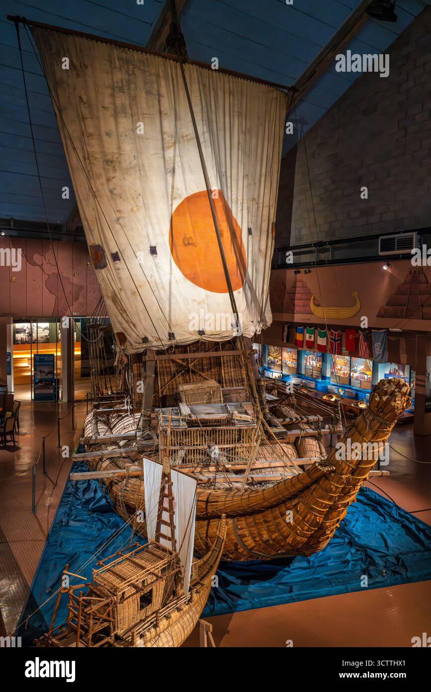 Thor Heyerdahls Papyrus-Schilfboot Ra II im Kon-Tiki-Museum auf der Halbinsel Bygdøy im Inneren Oslofjord in Oslo, Norwegen, Nordeuropa Stockfoto Thor Heyerdahls Papyrus-Schilfboot Ra II im Kon-Tiki-Museum auf der Halbinsel Bygdøy im Inneren Oslofjord in Oslo, Norwegen, Nordeuropa Stockfoto