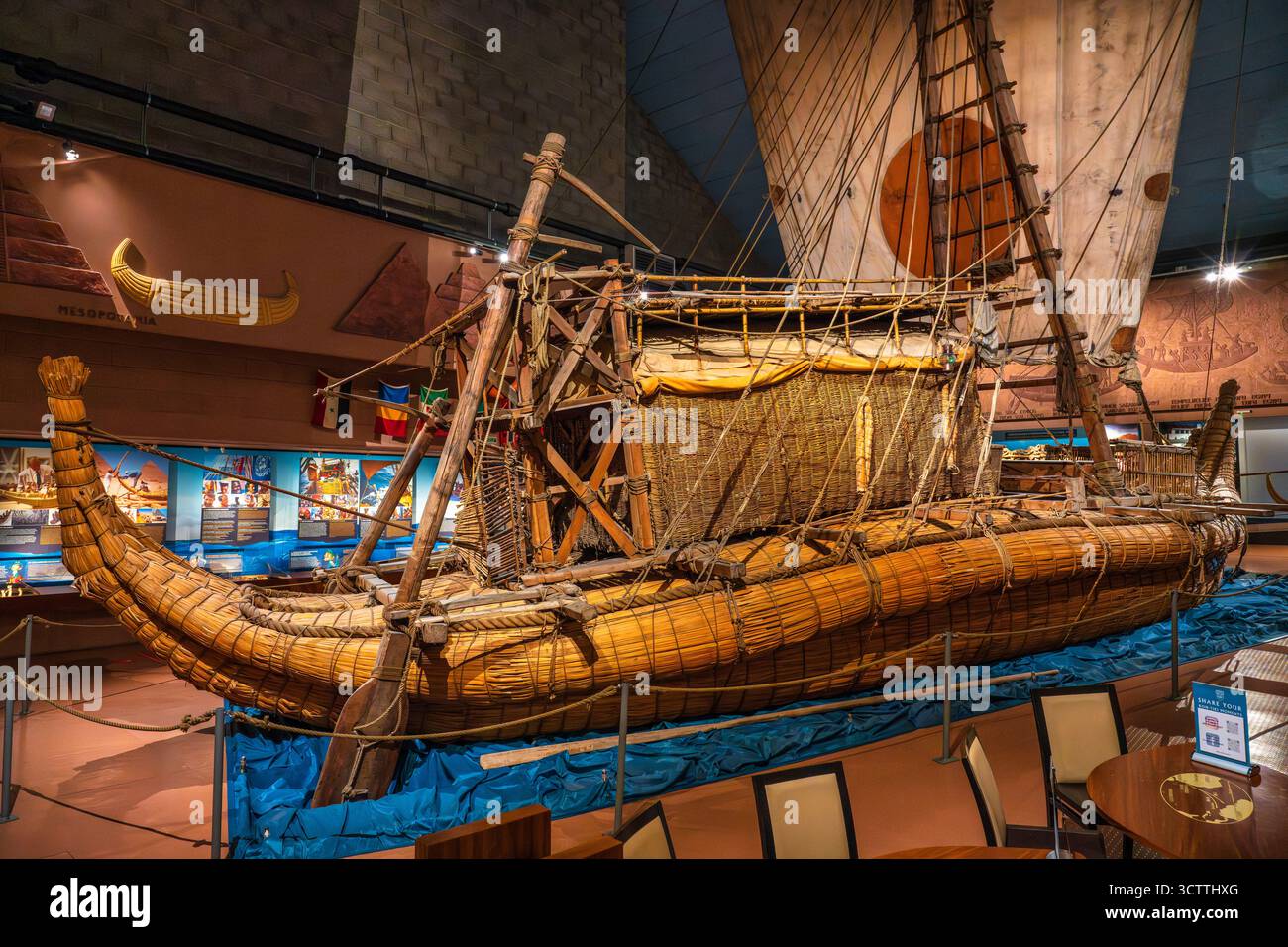 Thor Heyerdahls Papyrus-Schilfboot Ra II im Kon-Tiki-Museum auf der Halbinsel Bygdøy im Inneren Oslofjord in Oslo, Norwegen, Nordeuropa Stockfoto Thor Heyerdahls Papyrus-Schilfboot Ra II im Kon-Tiki-Museum auf der Halbinsel Bygdøy im Inneren Oslofjord in Oslo, Norwegen, Nordeuropa Stockfoto