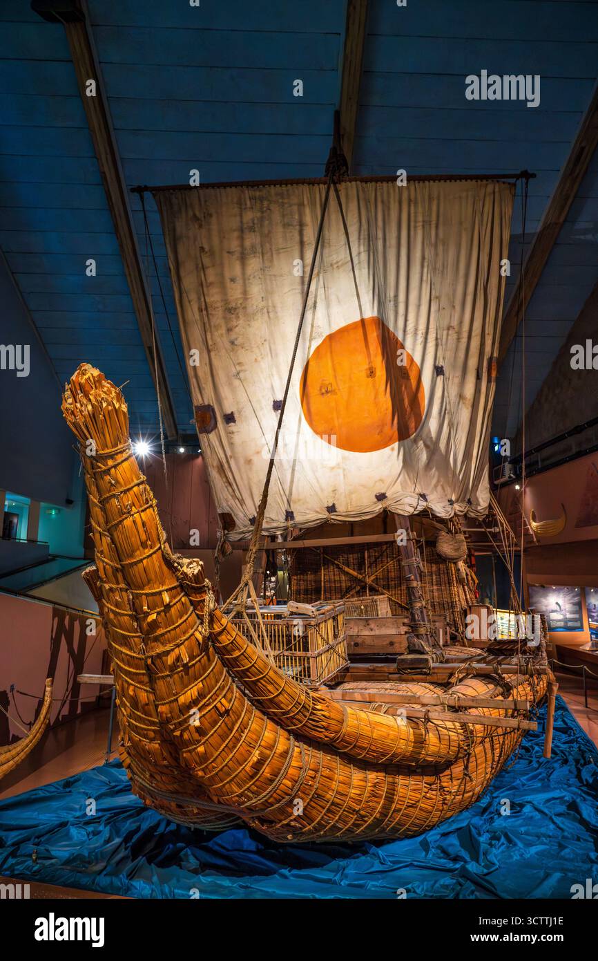 Thor Heyerdahls Papyrus-Schilfboot Ra II im Kon-Tiki-Museum auf der Halbinsel Bygdøy im Inneren Oslofjord in Oslo, Norwegen, Nordeuropa Stockfoto Thor Heyerdahls Papyrus-Schilfboot Ra II im Kon-Tiki-Museum auf der Halbinsel Bygdøy im Inneren Oslofjord in Oslo, Norwegen, Nordeuropa Stockfoto