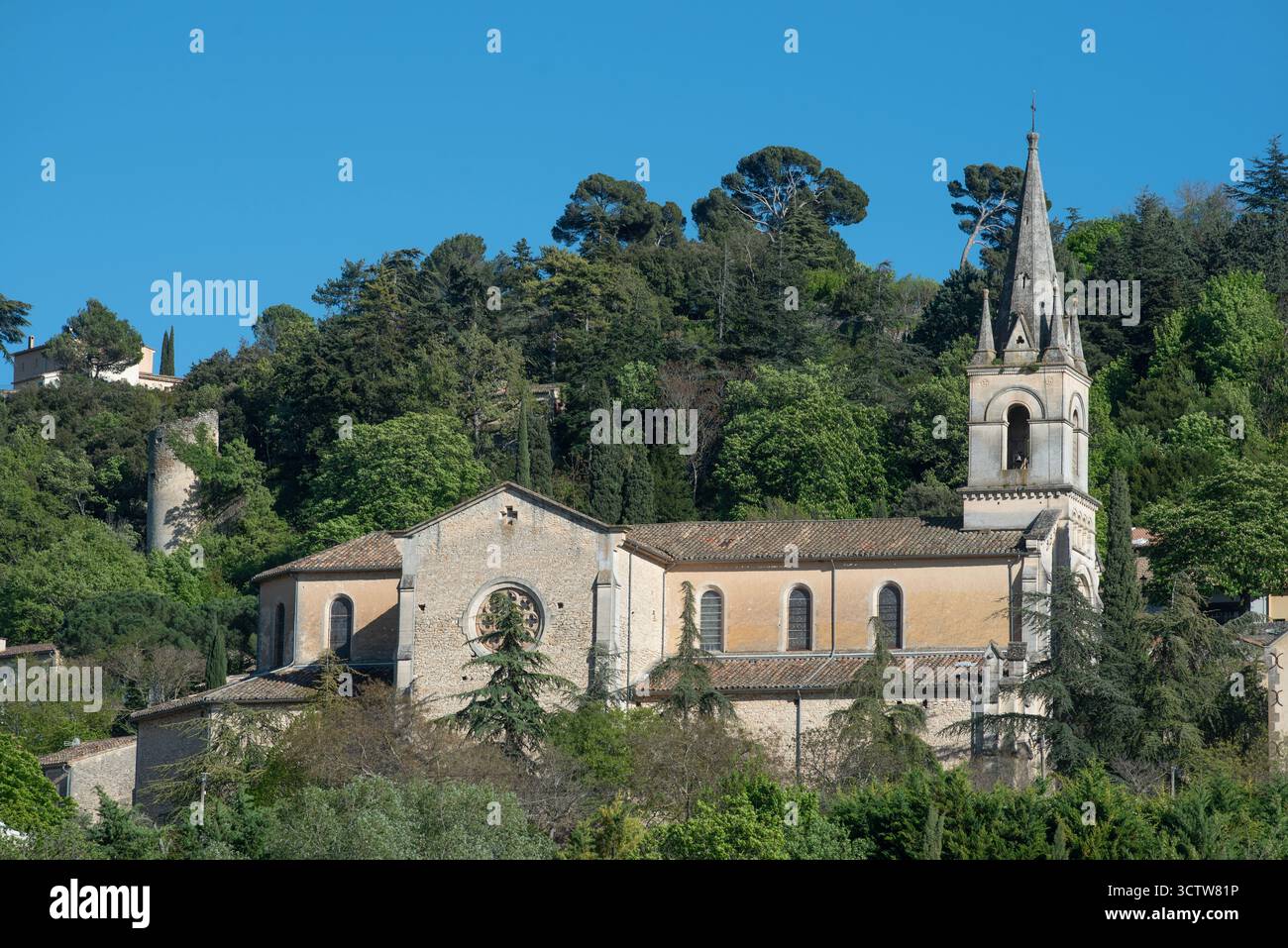 Eglise Neuve de Bonnieux (1866–1870) oder die neue Kirche von Bonnieux, Vaucluse Luberon Provence Frankreich Stockfoto Eglise Neuve de Bonnieux (1866–1870) oder die neue Kirche von Bonnieux, Vaucluse Luberon Provence Frankreich Stockfoto