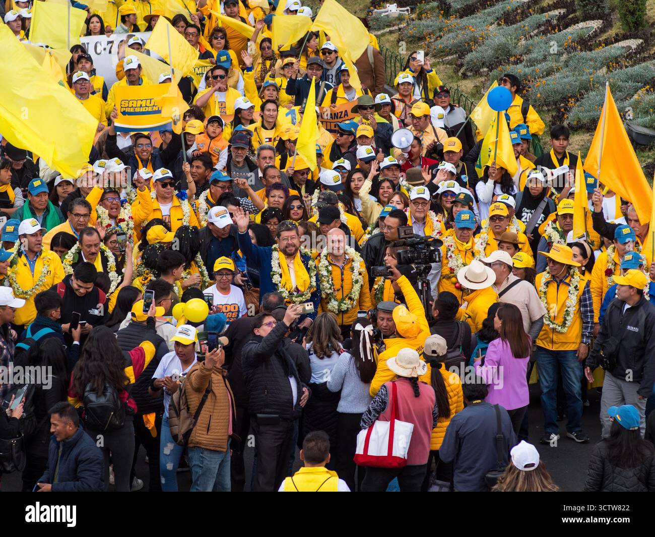 Der bolivianische Geschäftsmann und ehemalige Präsidentschaftskandidat Samuel Doria Medina bei der Abschlusskundgebung seines Wahlkampfes am 12. August 2025 in La Paz, Bolivien. Stockfoto