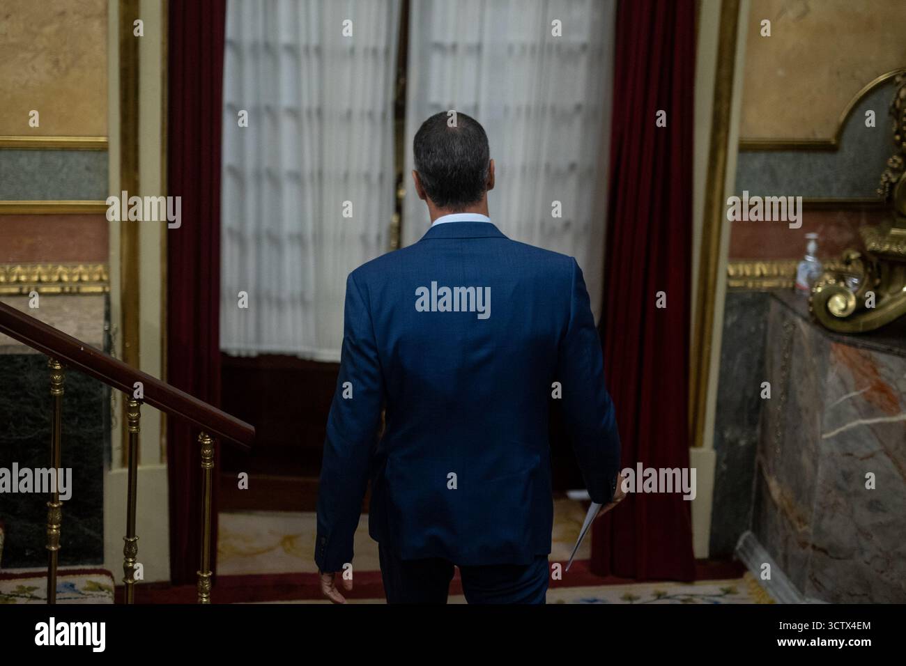 Madrid, Spanien. Oktober 2025. Pedro Sánchez, Präsident der spanischen Regierung, nimmt an der Plenartagung des Abgeordnetenkongresses Teil und beantwortet Fragen während der parlamentarischen Aufsichtssitzung der Regierung. Quelle: D. Canales Carvajal/Alamy Live News Stockfoto