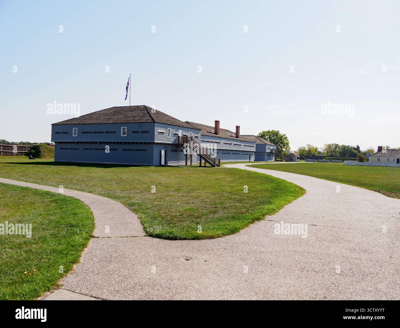 Ein heller Blick auf die Fort George National Historic Site, die sich in der Nähe von Niagara-on-the-Lake, Ontario, Kanada, befindet. Dieser gut erhaltene Milit aus dem 19. Jahrhundert Stockfoto