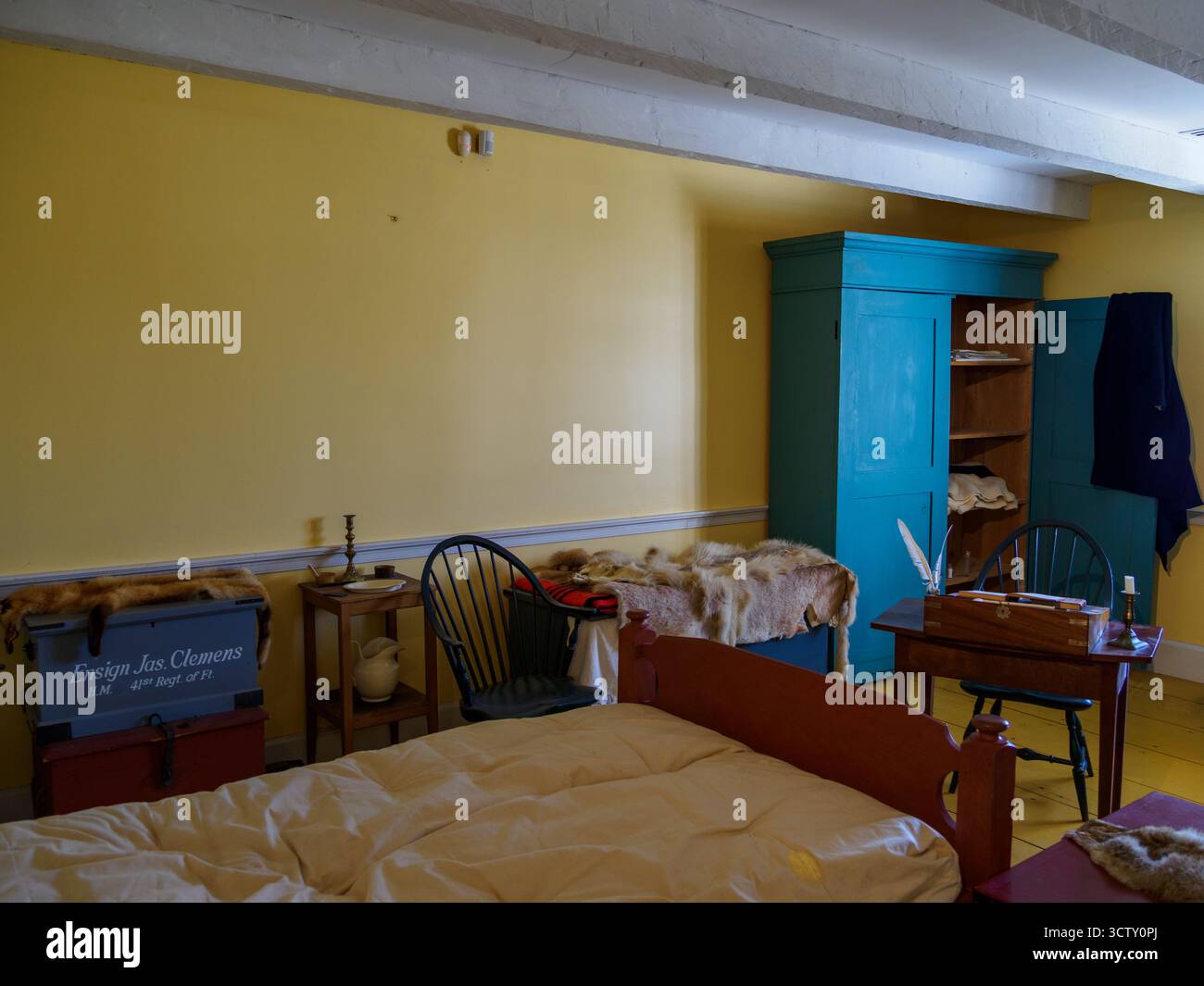 Fort George, das Schlafzimmer im Offiziersquartier. Fort George, Niagara-on-the-Lake, Ontario, Kanada Stockfoto