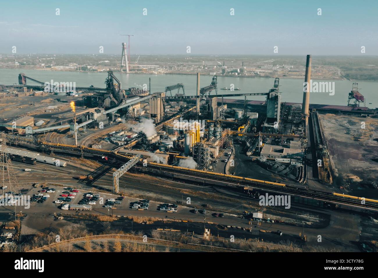 Düstere Industrielandschaft der Insel Zug und DTE EES Coke Battery EJ10979 Stockfoto