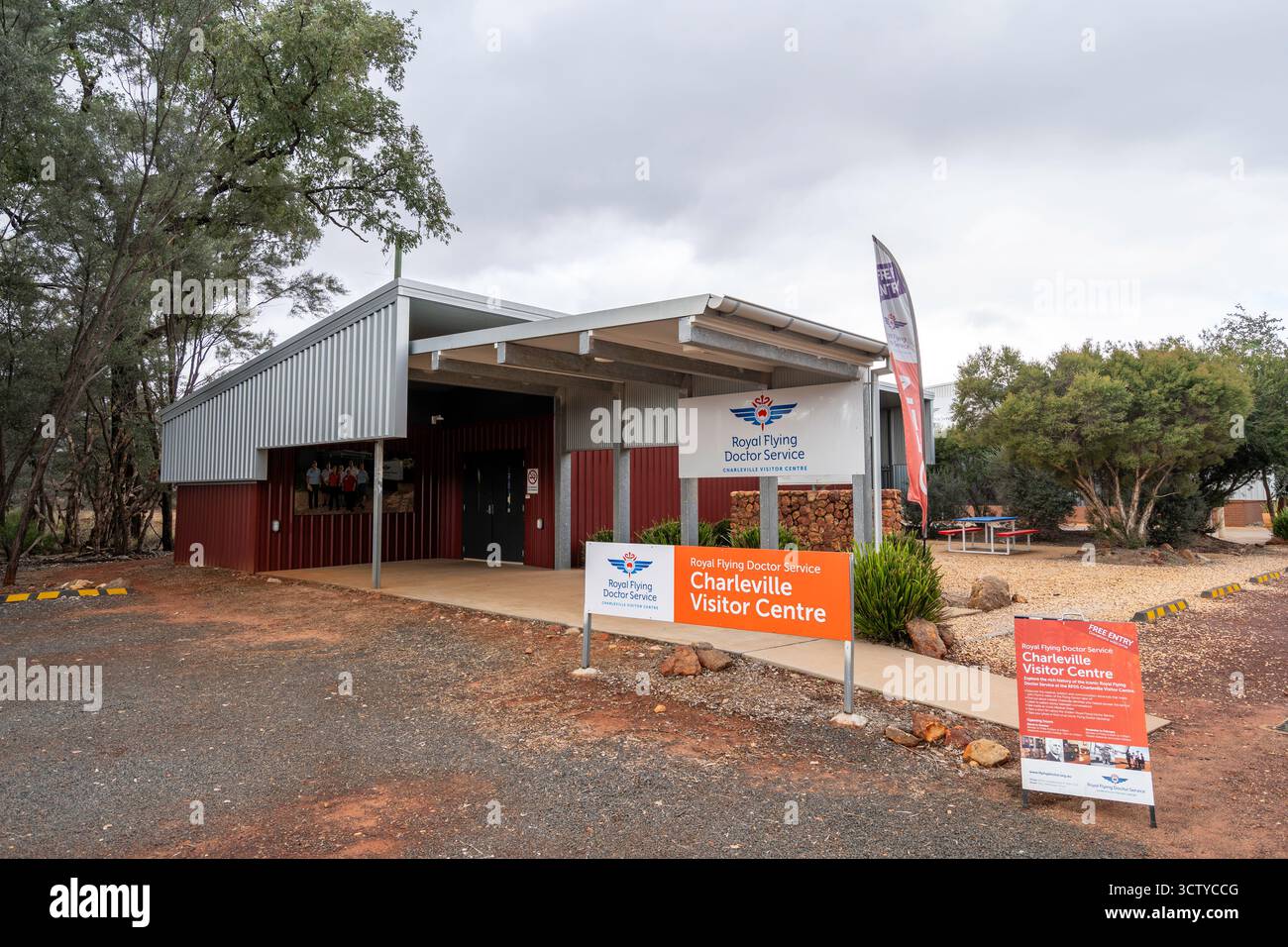 Außenansicht des Royal Flying Doctor Service Visitor Centre, Charleville, Queensland Australien Stockfoto