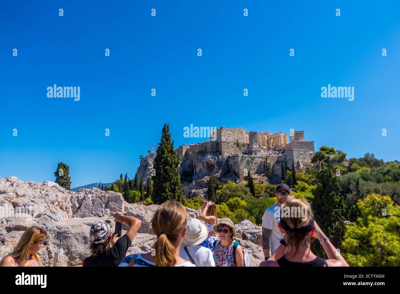 Touristen auf der Akropolis in Athen, Griechenland Stockfoto