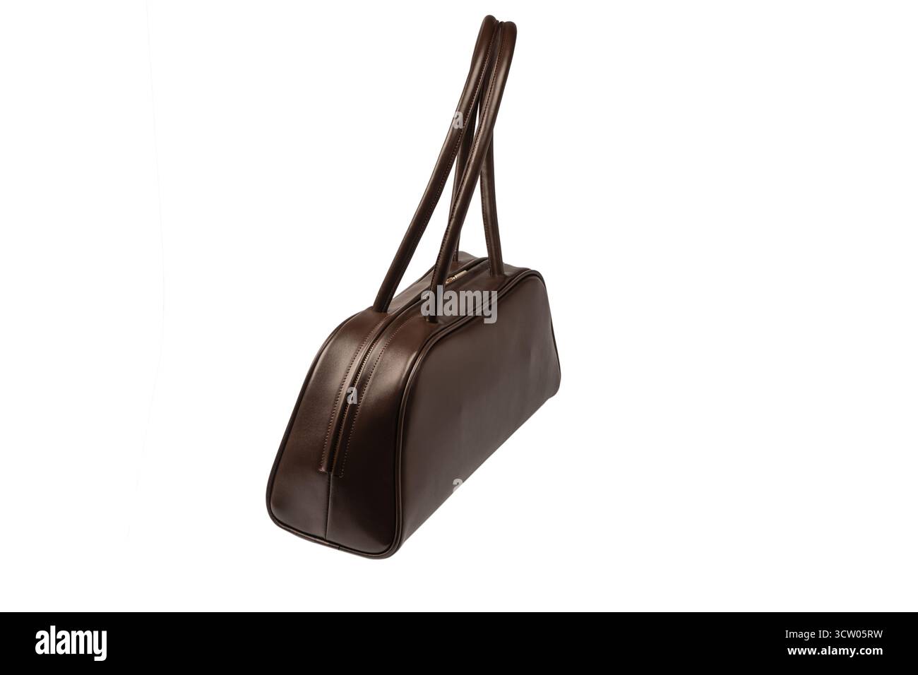 Bowling Browm Ledertasche isoliert auf weißem Hintergrund. Trendige Damentasche. Stockfoto