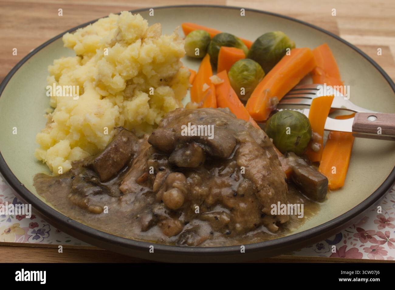 Steak und Bier mit Kartoffelpüree Stockfoto