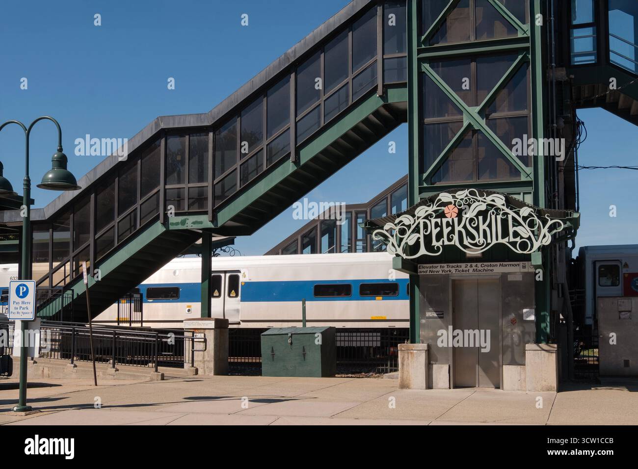 Wunderschöner Jugendstilstil-Schriftzug an der Peekskill Metro North Station in Westchester County, New York. Stockfoto