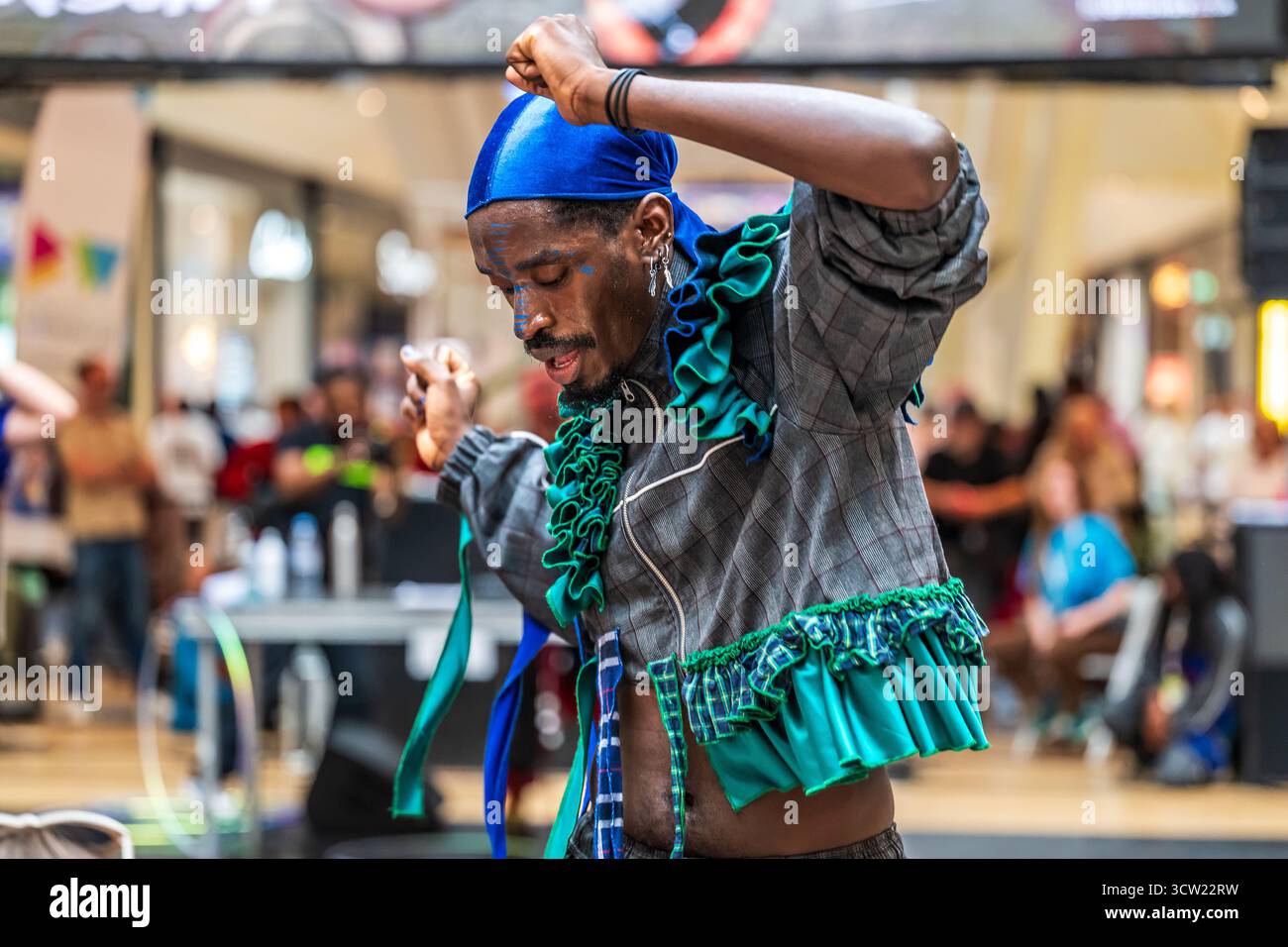 Birmingham Weekender ist das jährlich stattfindende Kunstfestival der Stadt, das am Wochenende der Feiertage im August stattfindet. Das kostenlose Festival verwandelt Birmingham City ... Stockfoto