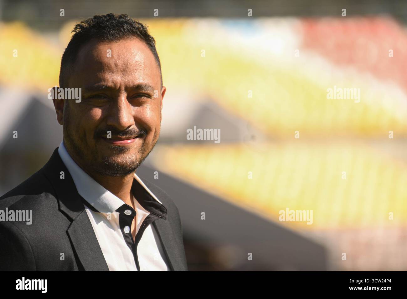 Kirtipur, Nepal. 9. Oktober 2025. PARAS KHADKA, Sekretär der Cricket Association of Nepal und ehemaliger Kapitän der nepalesischen Cricket-Nationalmannschaft, wird im Tribhuvan University Cricket Stadium in Kirtipur, Nepal, gezeigt. Foto: Safal Prakash Shrestha Stockfoto