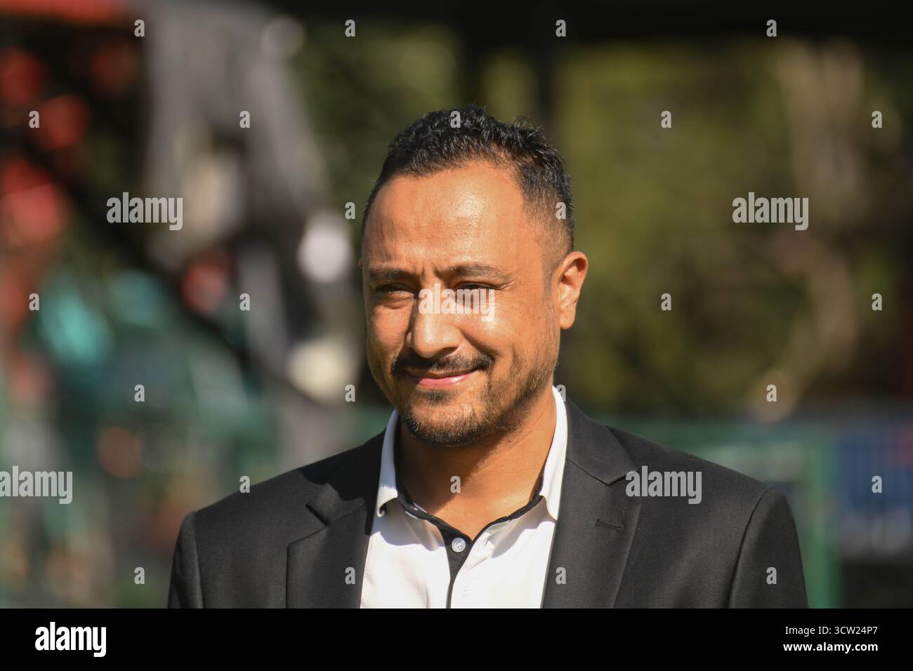 Kirtipur, Nepal. 9. Oktober 2025. PARAS KHADKA, Sekretär der Cricket Association of Nepal und ehemaliger Kapitän der nepalesischen Cricket-Nationalmannschaft, wird im Tribhuvan University Cricket Stadium in Kirtipur, Nepal, gezeigt. Foto: Safal Prakash Shrestha Stockfoto