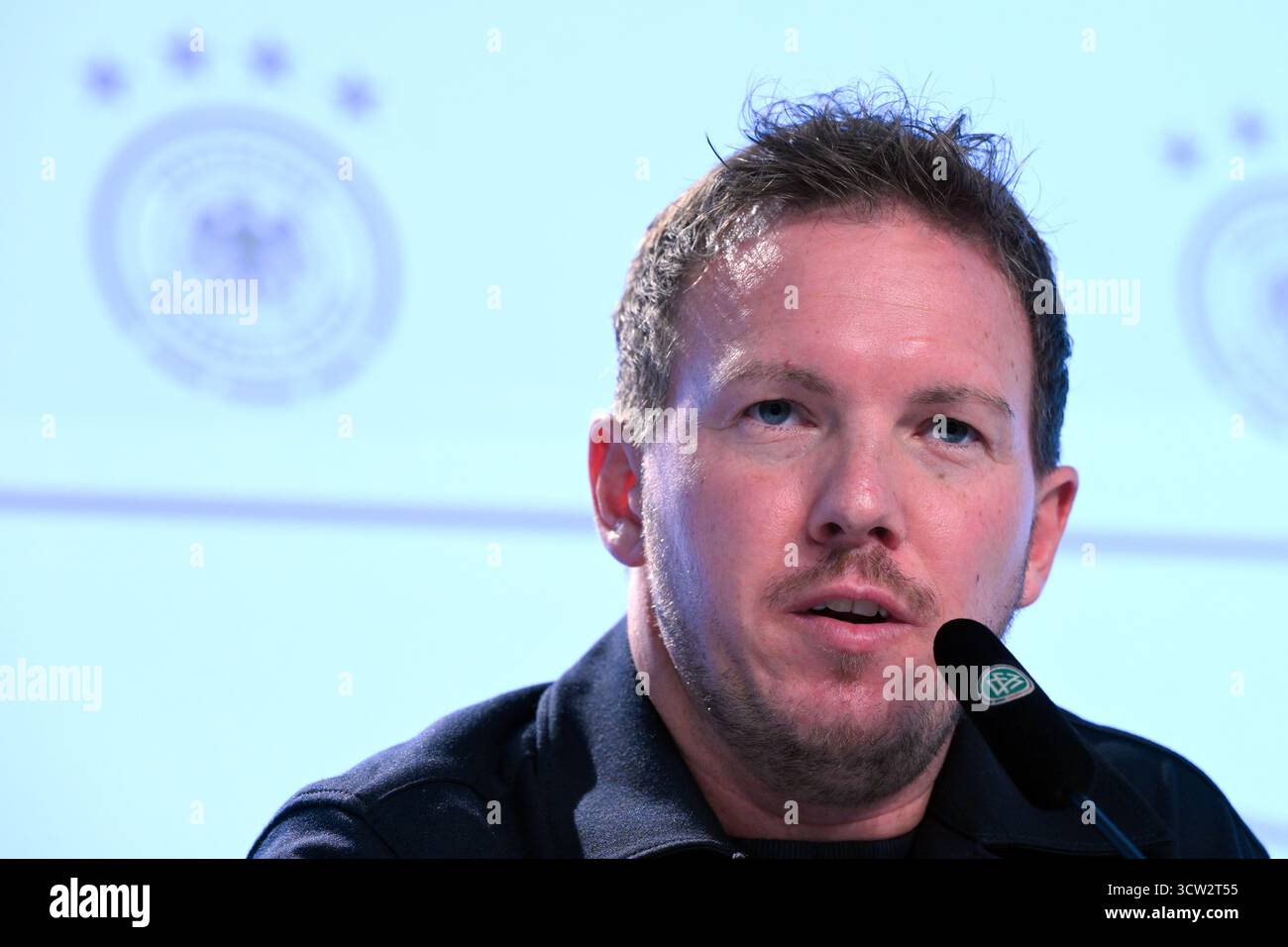 Herzogenaurach, Deutschland. Oktober 2025. Fußball: Nationalmannschaft, WM-Qualifikation, vor dem Spiel gegen Luxemburg (10.10.) beantwortet Nationaltrainer Julian Nagelsmann Fragen von Journalisten. Quelle: Federico Gambarini/dpa/Alamy Live News Stockfoto
