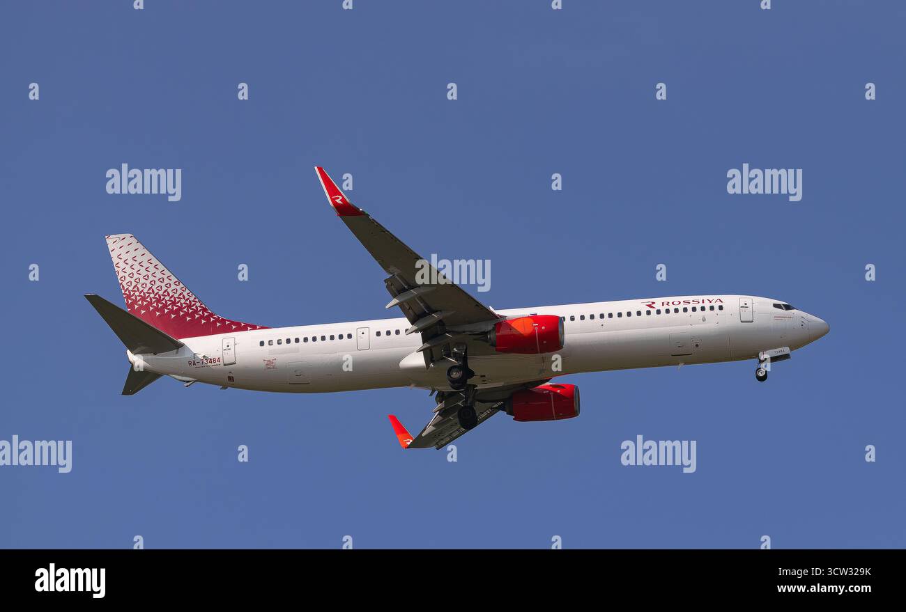 Moskau, Russland; 28. August 2024: Rossiya Airlines Boeing 737-9GP, RA 73484, landet auf dem internationalen Flughafen Sheremetjewo Stockfoto