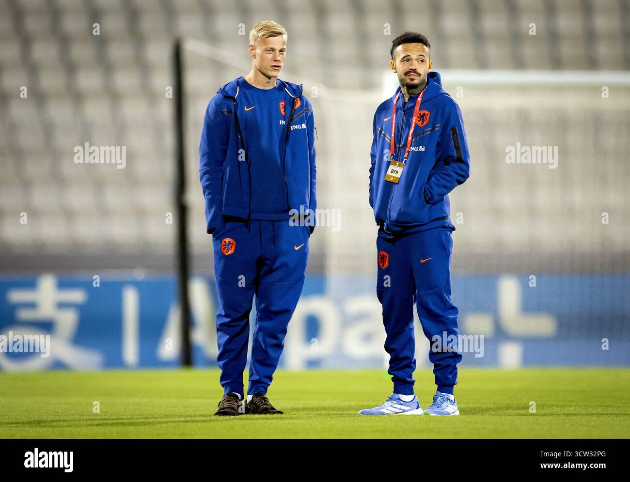 ATTARD - Jan Paul van Hecke und Quilindschy Hartman im Nationalstadion während des Qualifikationsspiels der niederländischen Nationalmannschaft zur FIFA-Weltmeisterschaft 2026 gegen Malta. ANP KOEN VAN WEEL Stockfoto