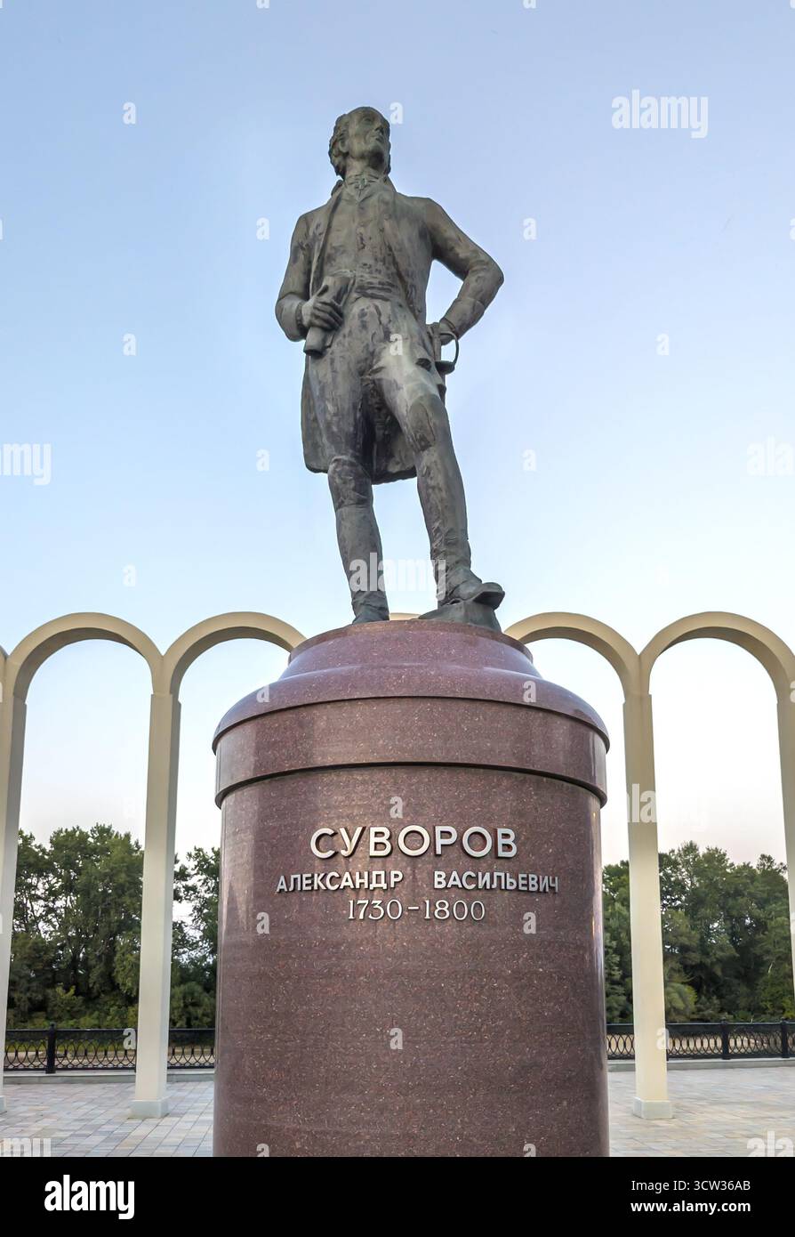 Slawjansk-na-Kubani, Russland - 11. September 2024: Denkmal für A.V. Suworow, Park in der Nähe des Ufers der Stadt Slawjansk-na-Kubani Stockfoto