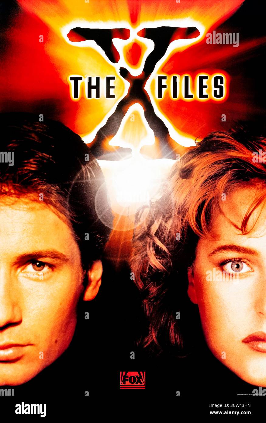 Die Serie X-Files (1993–2018) von Chris Carter mit David Duchovny, Gillian Anderson und Mitch Pileggi. Ein bedeutendes Sci-fi-Drama, das die FBI-Agenten Mulder und Scully bei der Untersuchung mysteriöser Fälle mit paranormalen, übernatürlichen oder außerirdischen Phänomenen begleitet. Foto eines Original-Posters aus dem Jahr 1994, das NUR FÜR REDAKTIONELLE ZWECKE VERWENDET WIRD. Quelle: BFA/Fox Stockfoto