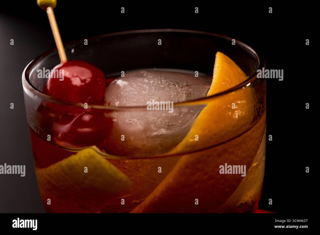 Old Fashion Cocktail, der erste dokumentierte Cocktail in der Geschichte im Pendennis Club, unter den klassischen Cocktails, genannt unvergesslich Stockfoto