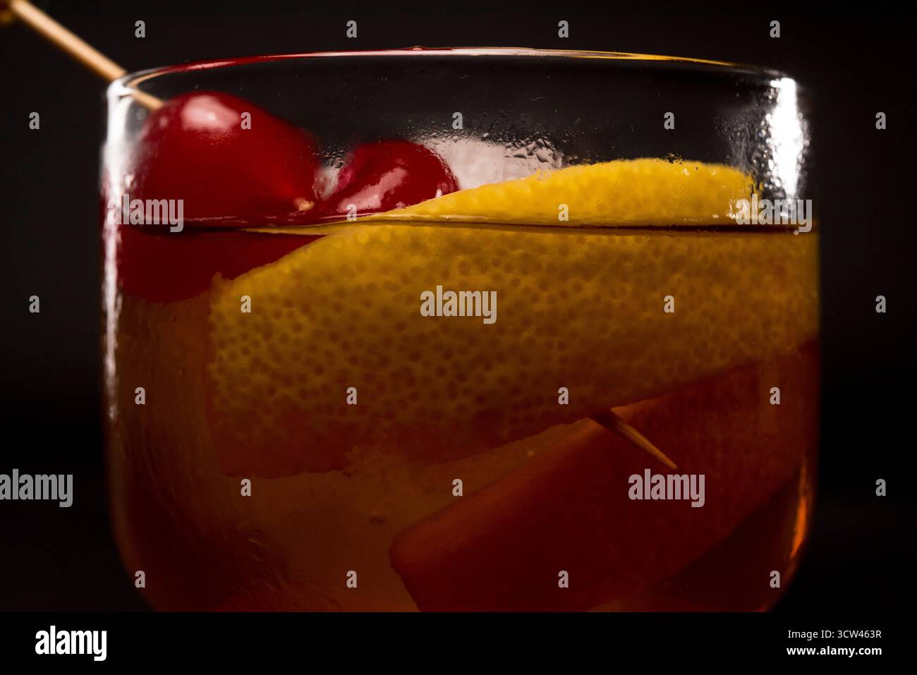 Old Fashion Cocktail, der erste dokumentierte Cocktail in der Geschichte im Pendennis Club, unter den klassischen Cocktails, genannt unvergesslich Stockfoto