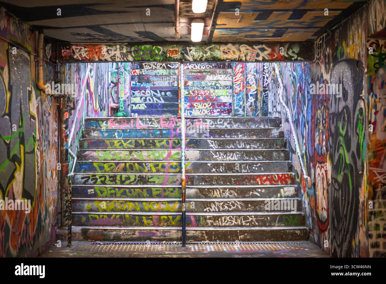 Sydney, Australien – September 2025: Graffiti-Tunnel an der Universität von Sydney, Wahrzeichen der Jugendkultur, urbaner Stadtgrunge Stockfoto