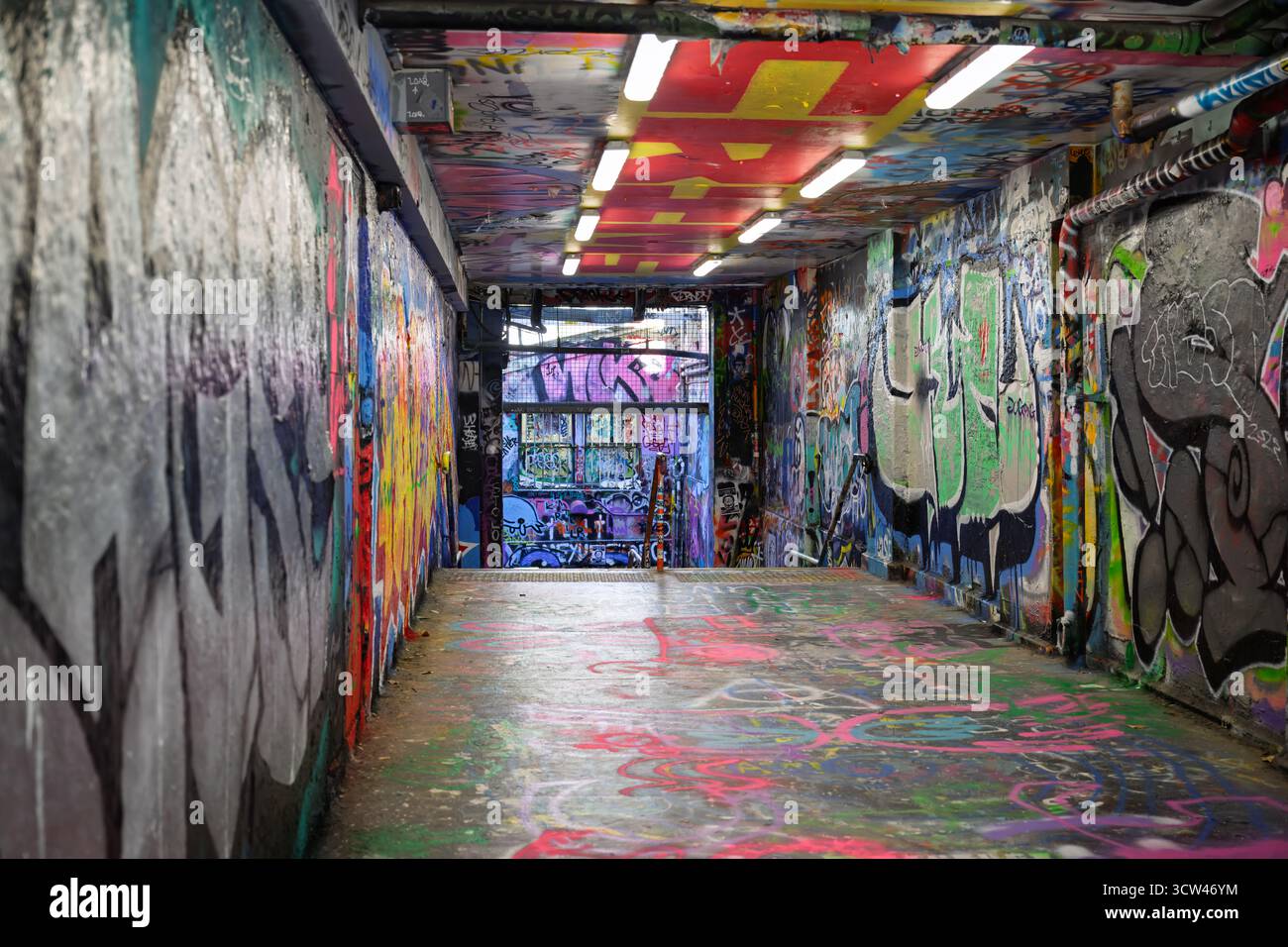 Sydney, Australien – September 2025: Graffiti-Tunnel an der Universität von Sydney, Wahrzeichen der Jugendkultur, urbaner Stadtgrunge Stockfoto