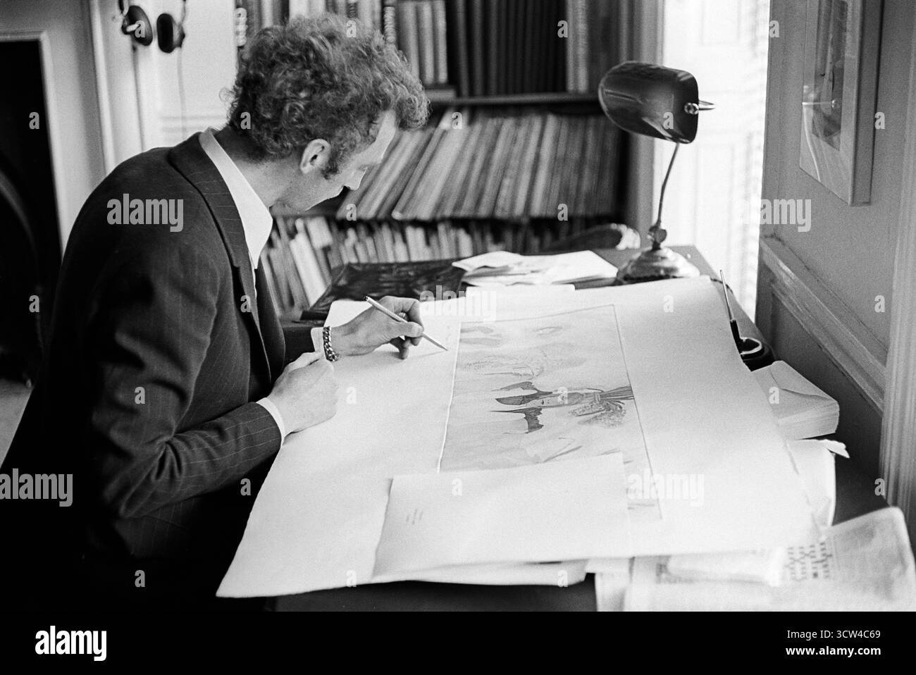Marylebone, London, England um 1968. Patrick Procktor Künstler signiert und widmet einen Aquatint „die Sprache der Blumen“. Er schrieb: "Für Homer W Sykes, dessen Bilder so klar sind." Es wurde als Geschenk gegeben, im Austausch für einige Fotos, die ich von ihm gemacht hatte. Seine Wohnung in der Manchester Street. HOMER SYKES AUS DEN 1960ER JAHREN Stockfoto