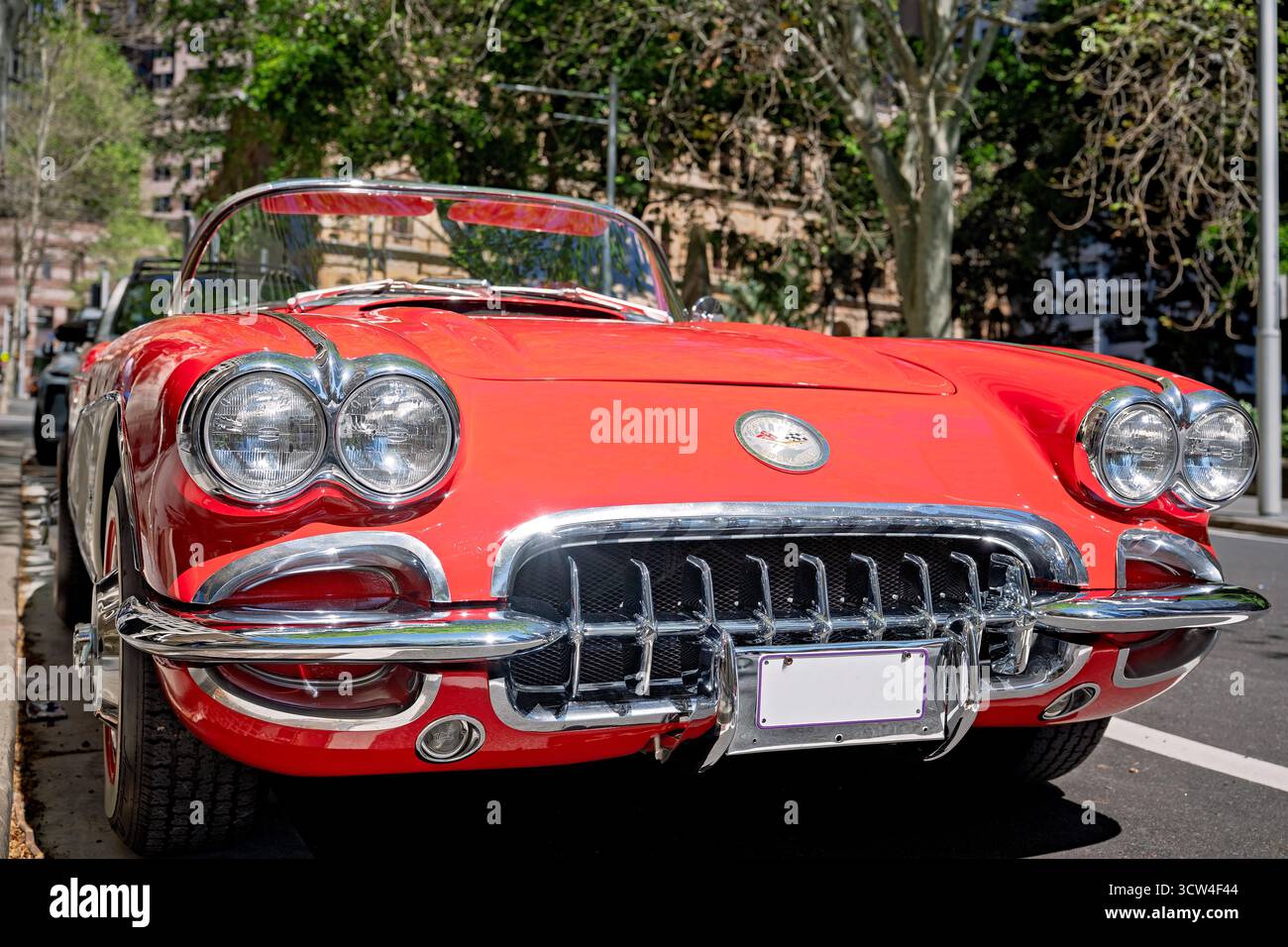 Rote Corvette 1959 parkte in der Sydney Street, 21. September 2025, amerikanischer Oldtimer, Automobilgeschichte Stockfoto