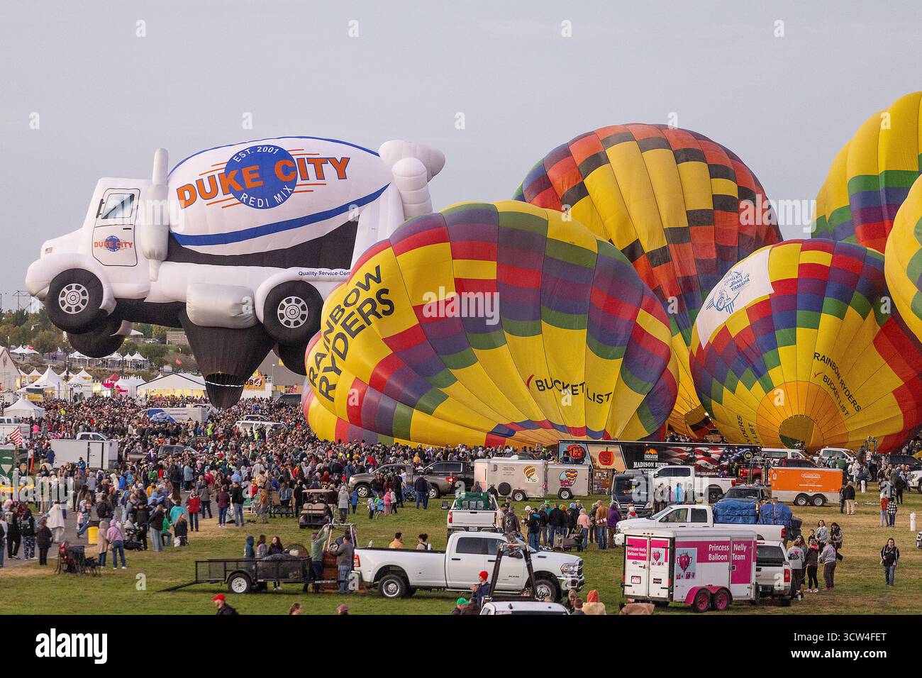 Albuquerque, USA. Oktober 2025 das Special Shapes Rodeo findet beim 53. Albuquerque Balloon Festival in Albuquerque, USA statt. Quelle: Mark Passmore/ Alamy Live News Stockfoto