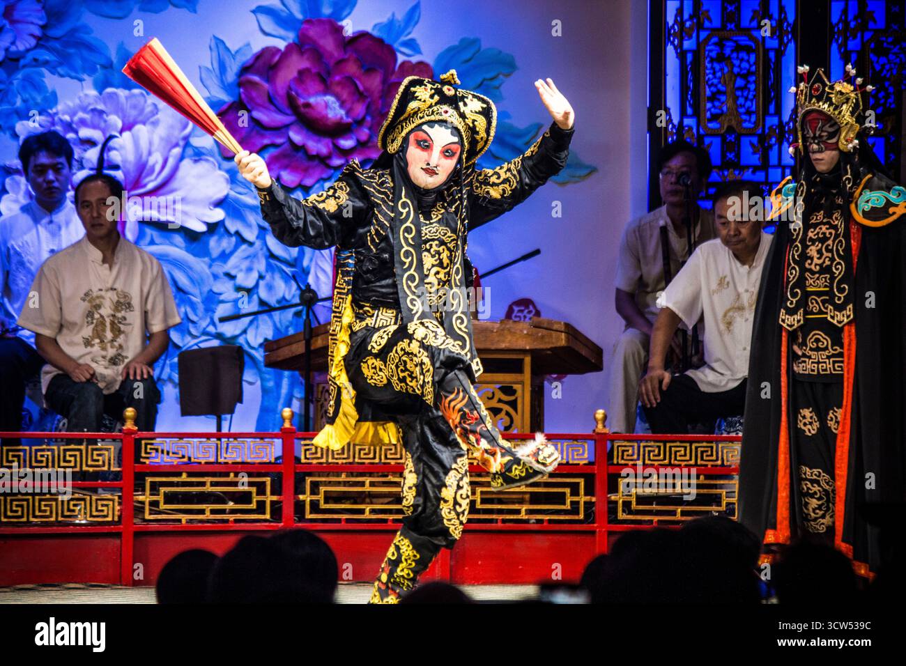 Gesichtswechsel (bianlischer) Darsteller der Oper Sichuan in Chengdu Stockfoto