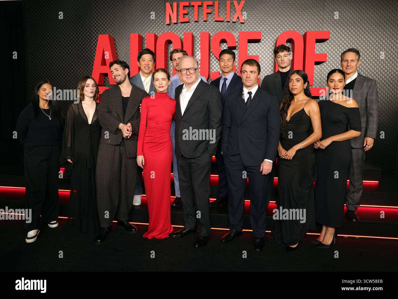 9. Oktober 2025 - Los Angeles, Kalifornien - Kaitlyn Dever, Jonah Hauer-King, Willa Fitzgerald, Tracy Letts, Gabriel Basso, Aminah Nieves, Brittany O'Grady, Brett Tomberlin, Brian Tee und Kyle Allen. Los Angeles Special Film Screening von A House of Dynamite im Egyptian Theatre. (Kreditbild: © AdMedia via ZUMA Press Wire) NUR REDAKTIONELLE VERWENDUNG! Nicht für kommerzielle ZWECKE! Stockfoto