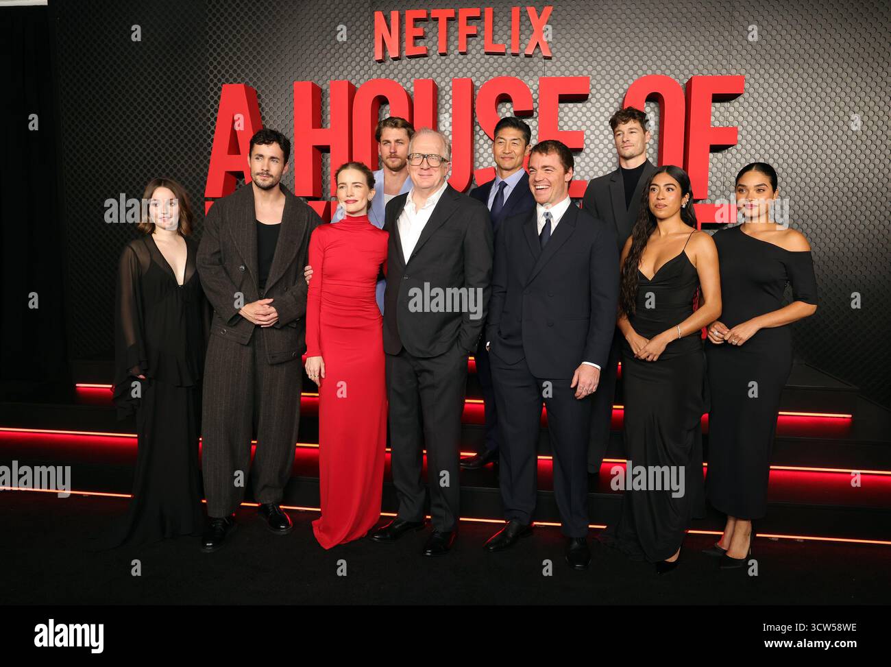 9. Oktober 2025 - Los Angeles, Kalifornien - Kaitlyn Dever, Jonah Hauer-King, Willa Fitzgerald, Tracy Letts, Gabriel Basso, Aminah Nieves, Brittany O'Grady, Brett Tomberlin, Brian Tee und Kyle Allen. Los Angeles Special Film Screening von A House of Dynamite im Egyptian Theatre. (Kreditbild: © AdMedia via ZUMA Press Wire) NUR REDAKTIONELLE VERWENDUNG! Nicht für kommerzielle ZWECKE! Stockfoto