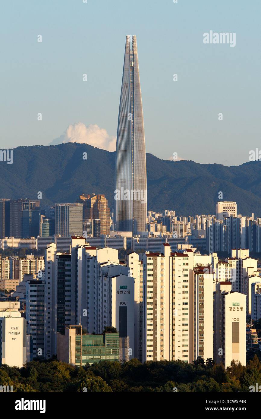 Lotte World Tower, ein prominenter Wolkenkratzer in Seoul, Südkorea Stockfoto
