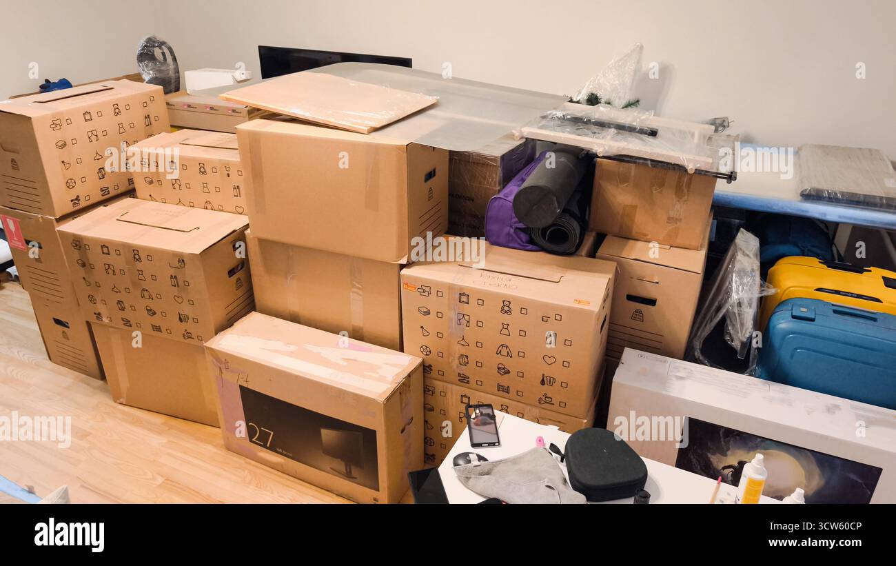 Verpackung und Umzugsservice mit persönlichen Gegenständen, verpackt und verpackt für den Umzug Stockfoto