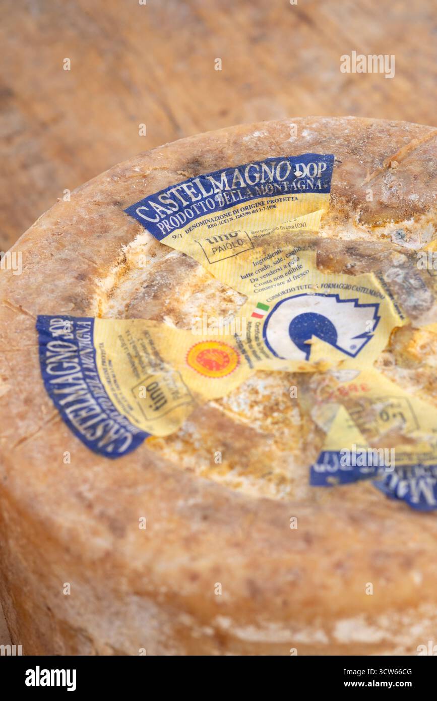 Italien, Piemont, Provinz Cuneo, Castelmagno Käse Stockfoto