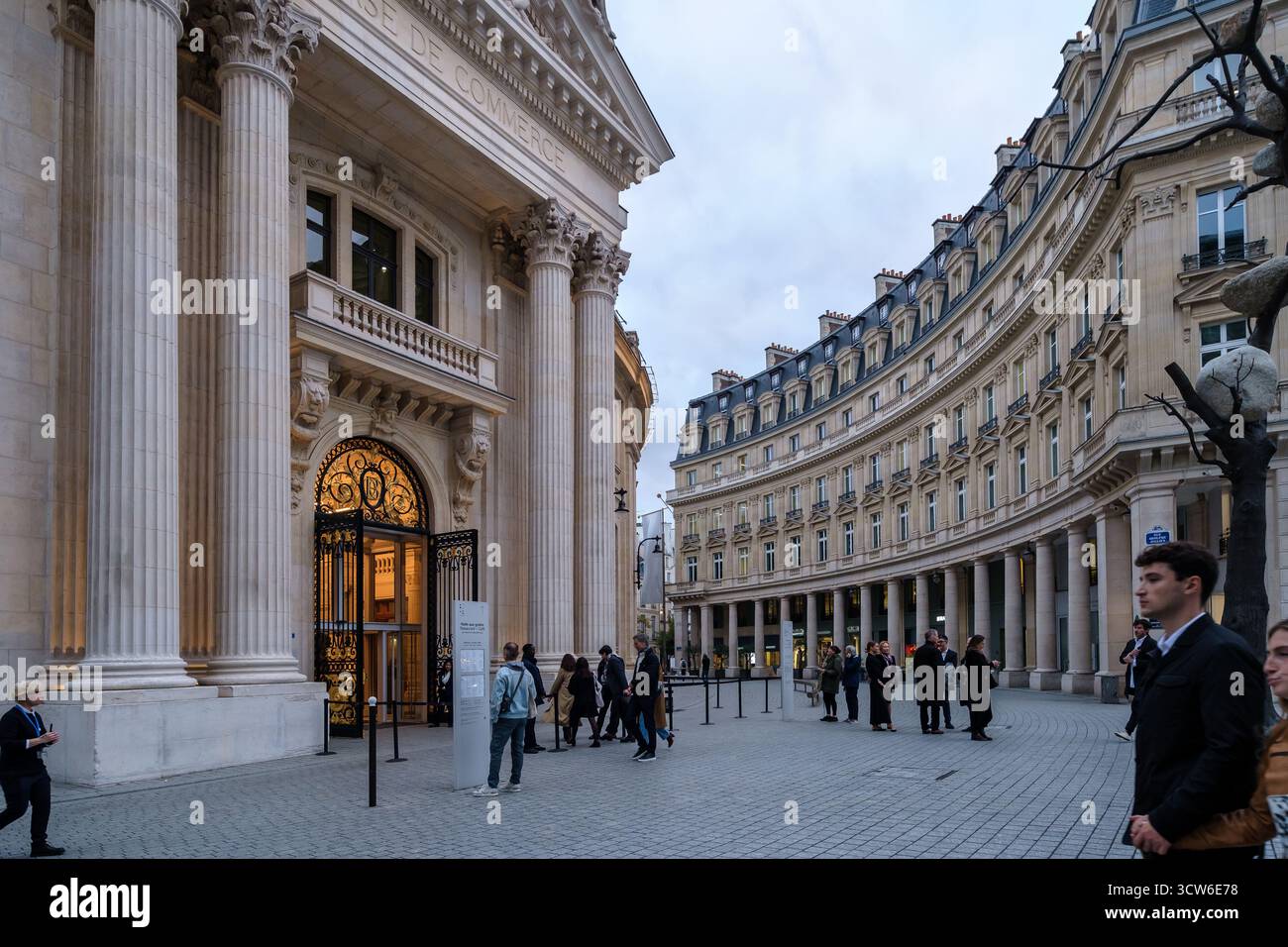 Paris, Frankreich - 6. Oktober 2025 : Blick auf die Börse, das Gebäude der Warenbörse in Paris Frankreich Stockfoto