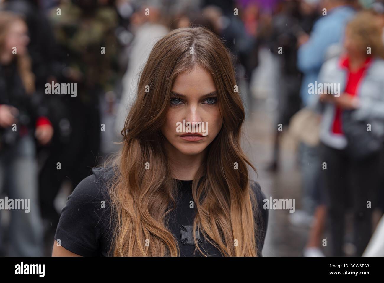 Barbara Palvin bei Vetements for Paris Fashion Week Damenbekleidung Sommer/Frühling 2026 Stockfoto