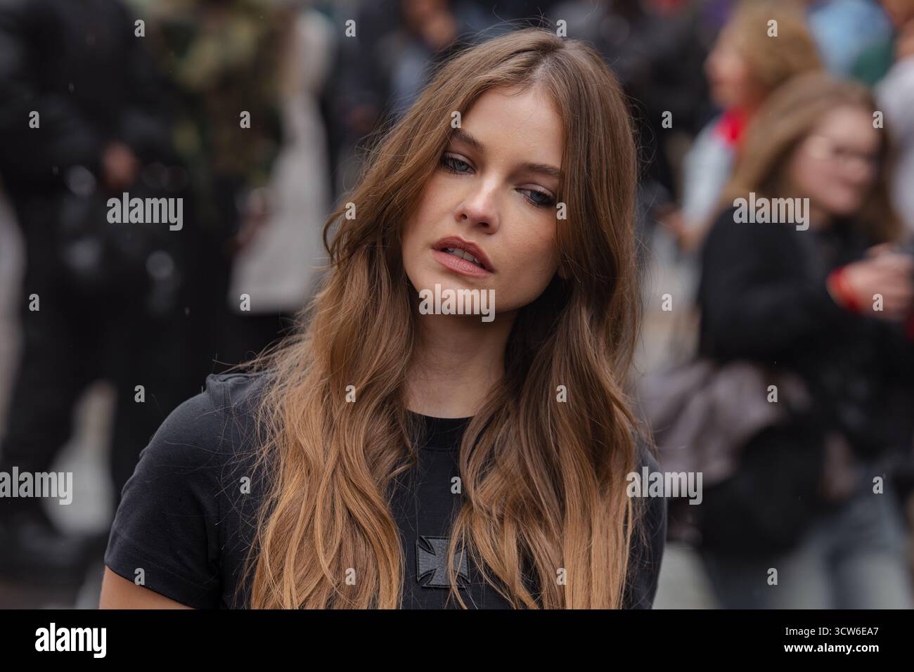 Barbara Palvin bei Vetements for Paris Fashion Week Damenbekleidung Sommer/Frühling 2026 Stockfoto