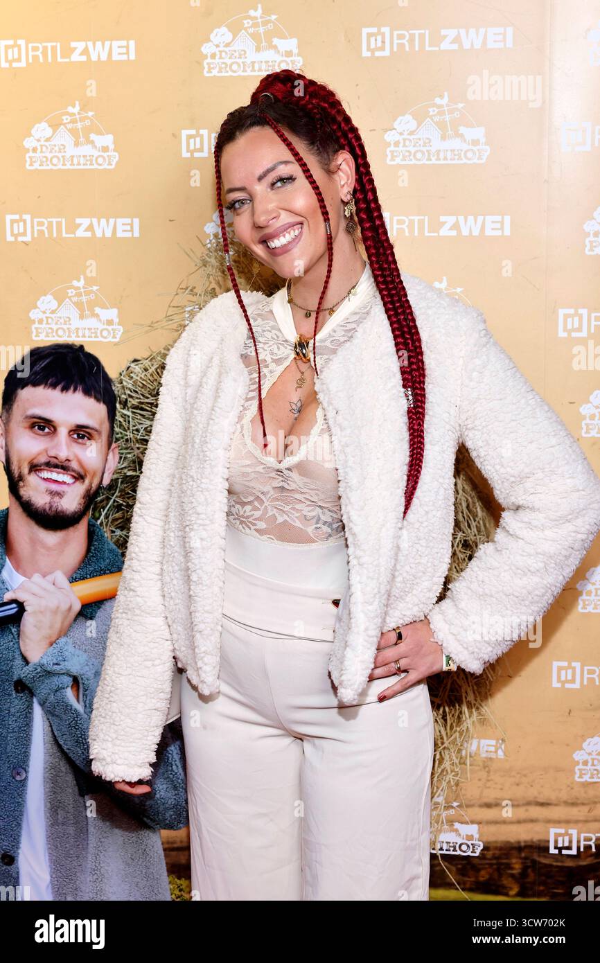 Influencerin Aline Jost bei der Premierenfeier von der Promihof von RTL2 auf dem Gertrudenhof. Hürth, 09.10.2025 NRW Deutschland *** Influencer Aline Jost bei der Premiere von RTL2s der Promihof im Gertrudenhof Hürth, 09 10 2025 NRW Deutschland Copyright: XChristophxHardtx Stockfoto