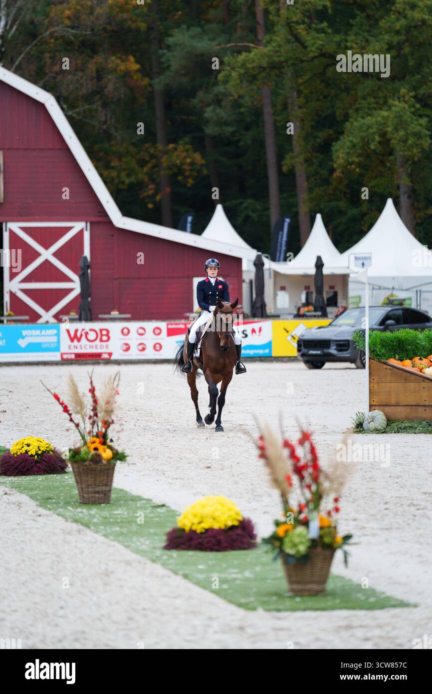 Caroline Harris von Großbritannien mit Cooley Mosstown während der Dressur bei den Boekelo Enschede Horse Trials am 10. Oktober 2025 in Boekelo, Niederlande (Foto: Joe Jackson - MXIMD Pictures) Credit: MXIMD Pictures/Alamy Live News Stockfoto