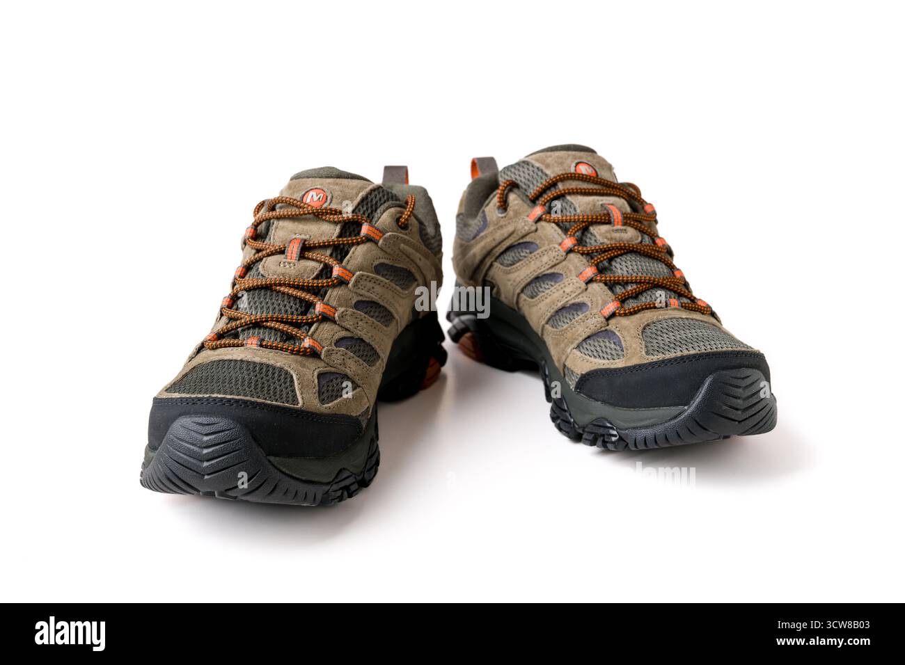 Antalya, Türkei - 09. Oktober 2025: Wasserdichter Merrell Moab 3 Gore-Tex Wanderschuh mit Vibram Sohle für raues Gelände im Freien Stockfoto