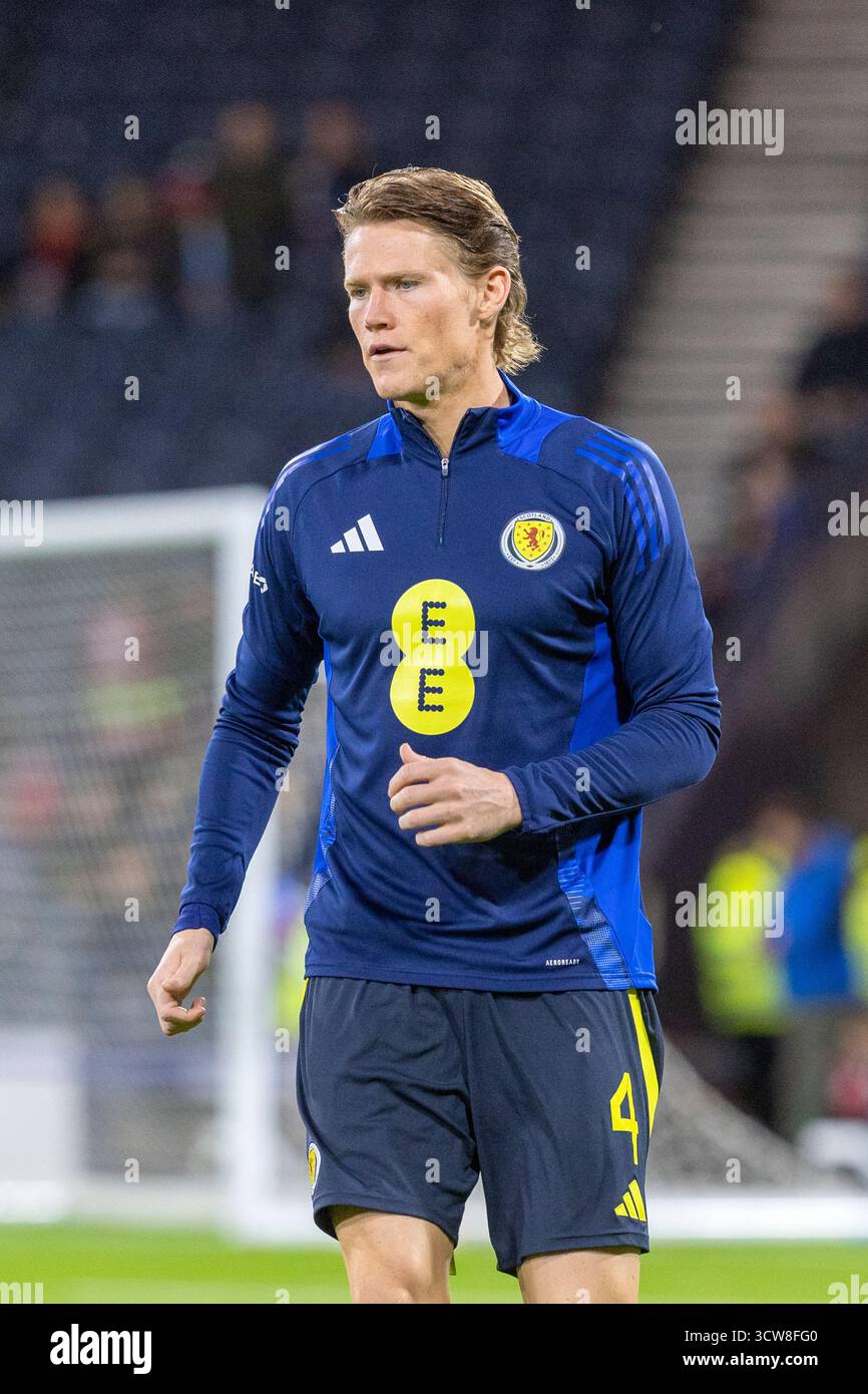 Scott McTominay, professioneller Fußballspieler, spielt für die schottische Nationalmannschaft. Bild, das während eines Prämatch-Trainings und einer Aufwärmsitzung aufgenommen wurde. Stockfoto