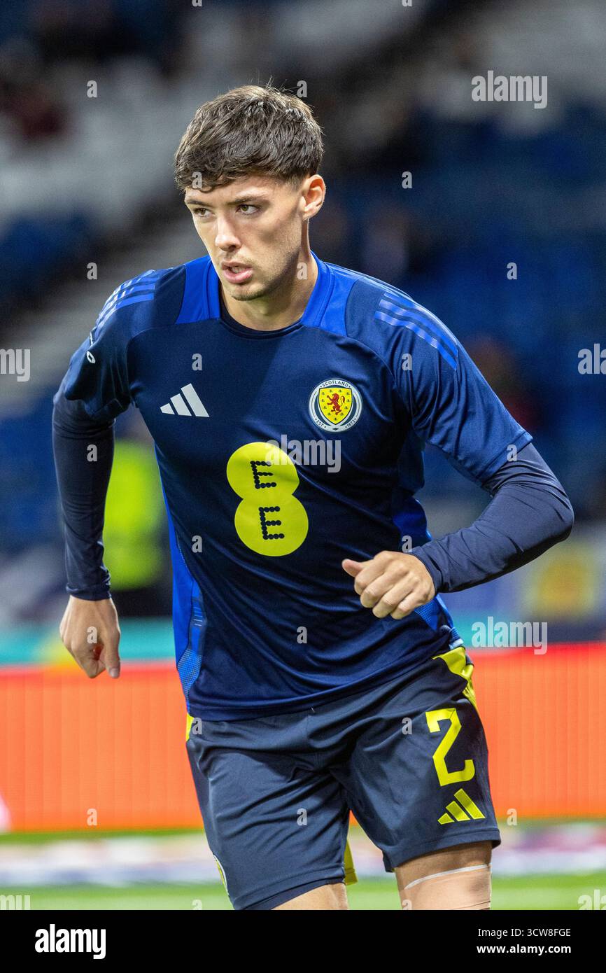 aaron Hickey, professioneller Fußballspieler, spielt für die schottische Nationalmannschaft. Bild, das während eines Prämatch-Trainings und einer Aufwärmsitzung aufgenommen wurde. Stockfoto