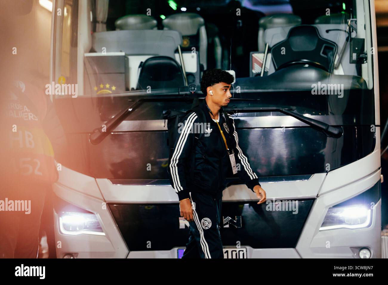 Sinsheim, Deutschland. Oktober 2025. Sinsheim, Deutschland, 10. Oktober 2025 Nathaniel Brown (#18 - Deutschland) Ankunft im Stadion während des UEFA-Qualifikationsspiels zwischen Deutschland und Luxemburg in der PreZero Arena in Sinsheim. (Gabor Baumgarten/SPP) Credit: SPP Sport Press Photo. /Alamy Live News Stockfoto
