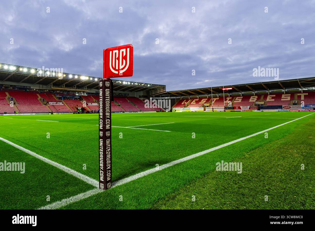 Llanelli, Wales, Vereinigtes Königreich, 10. Oktober 2025. BKT URC Branding, vor dem BKT United Rugby Championship (URC) Match Scarlets gegen DHL Stormers Credit: Nick B Images/Alamy Stockfoto