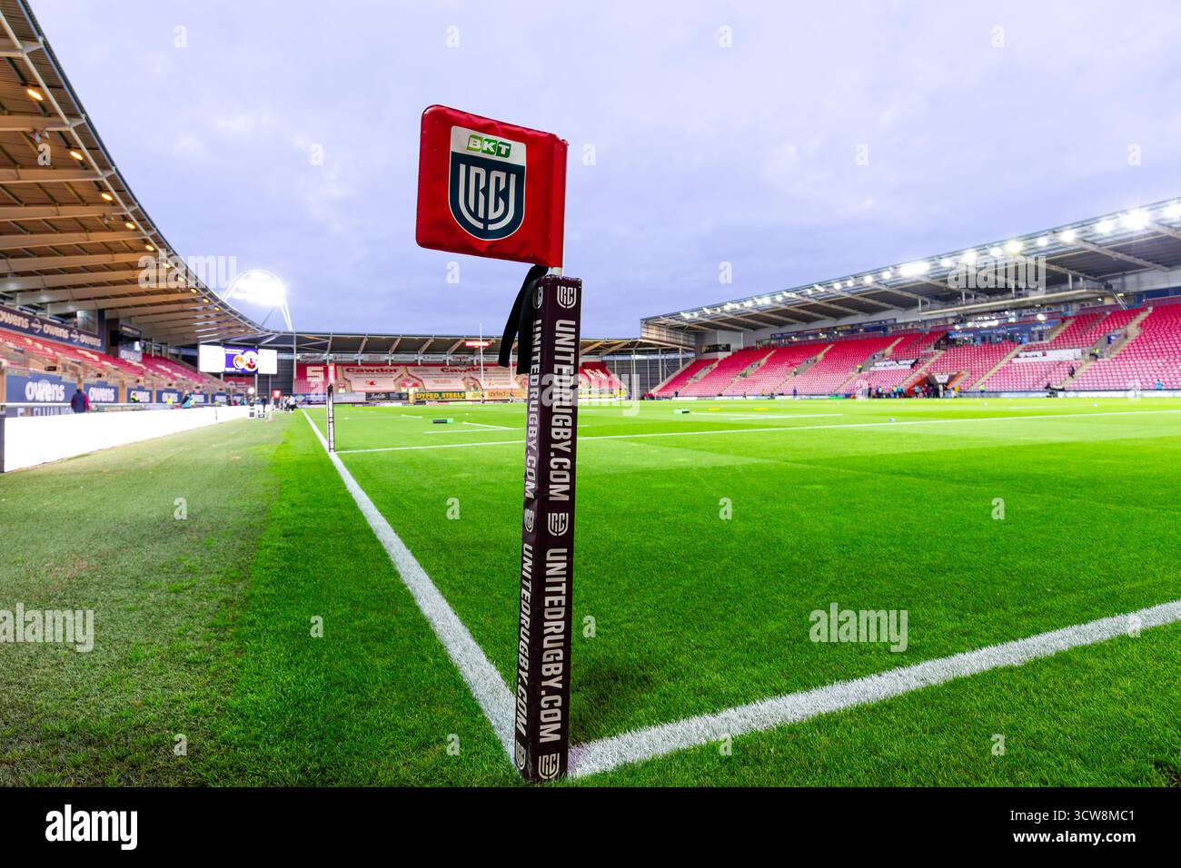 Llanelli, Wales, Vereinigtes Königreich, 10. Oktober 2025. BKT URC Branding, vor dem BKT United Rugby Championship (URC) Match Scarlets gegen DHL Stormers Credit: Nick B Images/Alamy Stockfoto